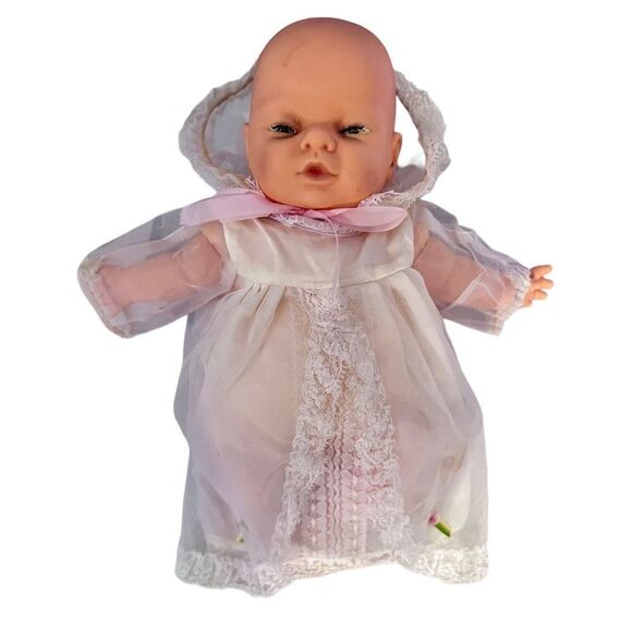 HAUNTED Vtg 1960s Uneeda Purty Doll Christening Gown Creepy Haunted House Prop - Picture 1 of 13